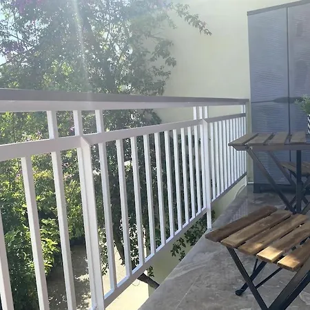 Sunny, 1st Floor, New-town Apt. Appartement *